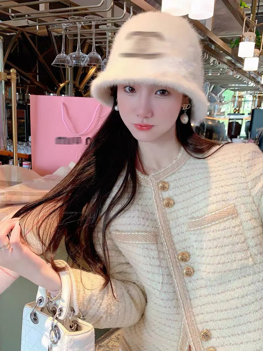 Fish Rabbit's Rabbit Small Fragrance Down Jacket Women's 2023 Spring New Style Temperament Socialite Warm Contrast Color Jacket