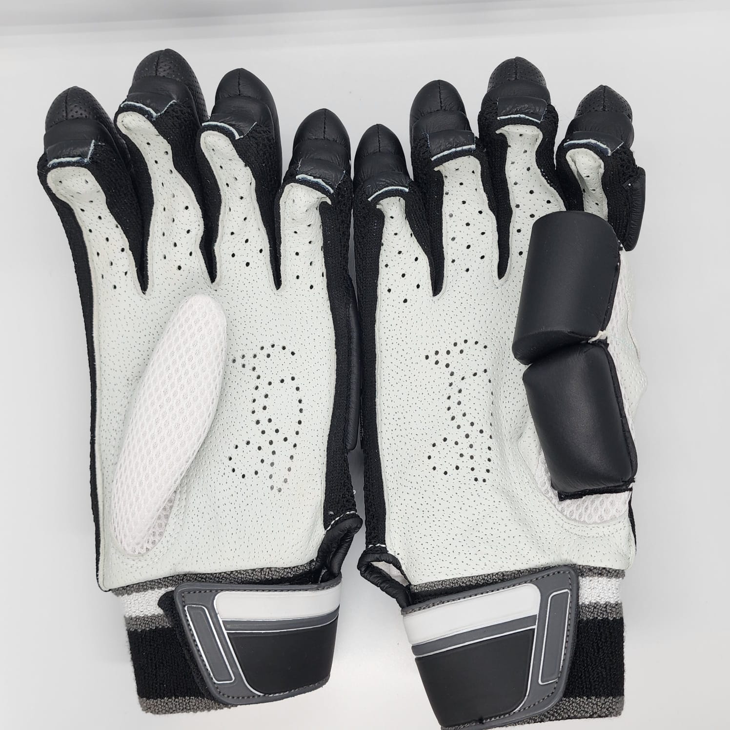 Kookaburra Pro Cricket Batting Gloves, Men Size Half White-Black - For Right Hand Players